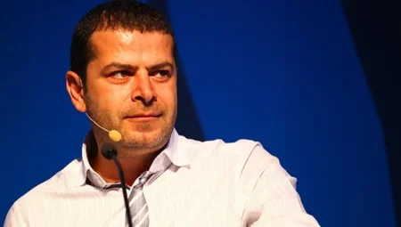 Cüneyt Özdemir Kimdir? Cüneyt Özdemir Hayatı ve Biyografisi